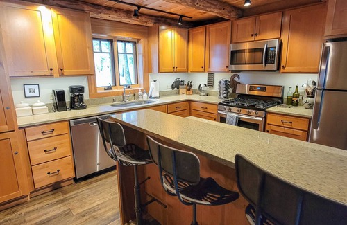 Mazama Cabin | Goat Wall Cabin: log cabin retreat on the meadow