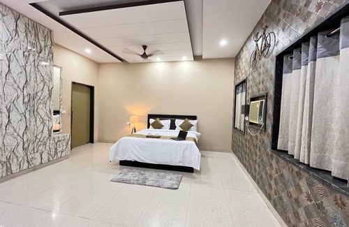 Gurugram Other | GoBravo 11: Lux 6BHK Farm w/Private Pool, Lawn &Event Space –Sohna Road Gurgaon