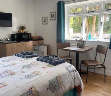 Apse Heath Bed & Breakfast | Godden Green B & B Guesthouse