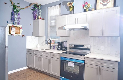 Poplar Apartment | Goddess Garden Hideaway 2 Minutes to Fishtown with Fairy Movie Room