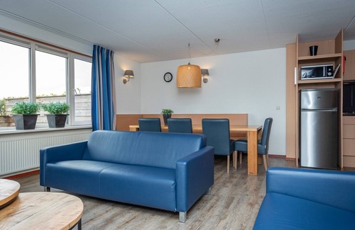 Dronten Cabin | Going on holiday with the entire family? Stay at our freestanding bungalow with a view of the Veluwemeer or at the courtyard garden.