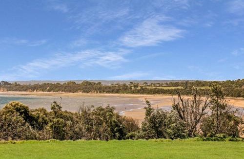 Coronet Bay House | Gokus Shack Rural and water views with a spa