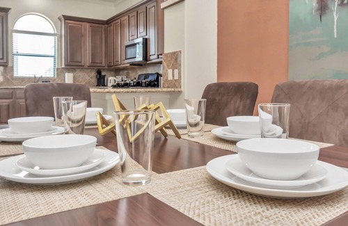 Woodlake - Briar Meadow House | Gold&Brown Oasis/Pool/BigSuites/Sleep 12/Galleria