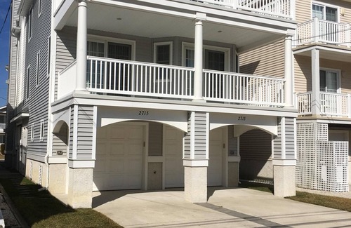 Gold Coast Condo | Gold Coast, 6 Houses to the Beach