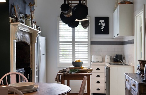 Hepburn Cottage | Gold Finch- stunningly designed dog-friendly miner's cottage in Hepburn Springs