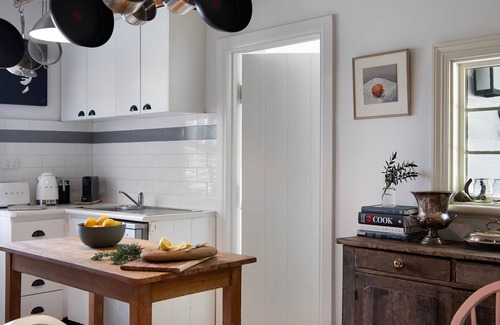 Hepburn Cottage | Gold Finch- stunningly designed dog-friendly miner's cottage in Hepburn Springs