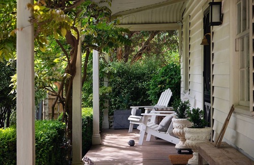 Hepburn Cottage | Gold Finch- stunningly designed dog-friendly miner's cottage in Hepburn Springs