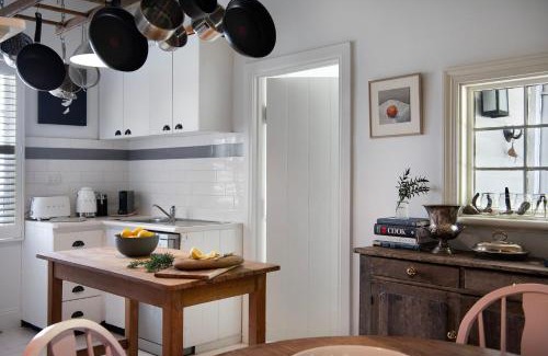 Hepburn House | Gold Finch - stunningly designed, dog-friendly