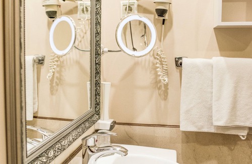 Gellert Hill Hotel | Gold Hotel Budapest