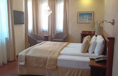 Gellert Hill Hotel | Gold Hotel Budapest