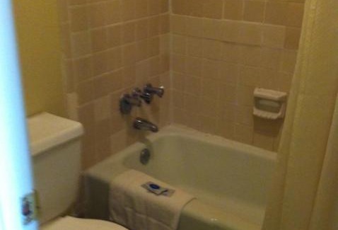 Hutchins Hotel | Gold Inn
