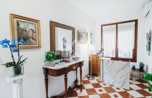 Ferrara Historic Centre Apartment | Gold Palace *