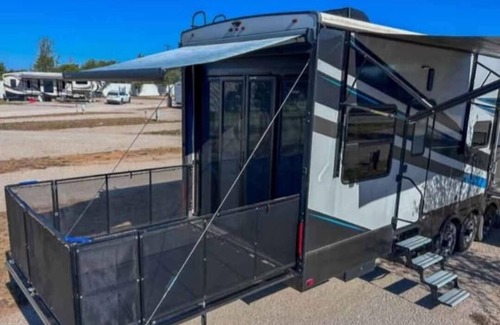 Phoenix Lake-Cedar Ridge RV Rental | Gold Rush Historic Location with Luxurious Recreational Vehicle with Porch
