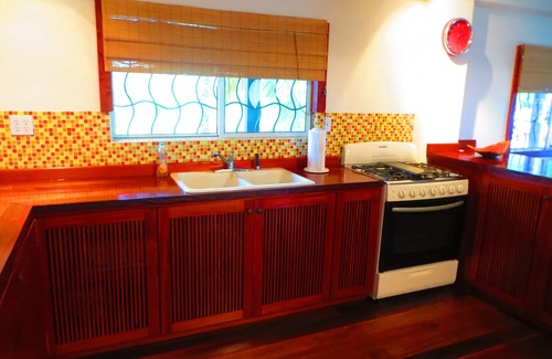 Sittee River House | Gold Standard Certified - cozy beachfront romantic gateway, nature retreat