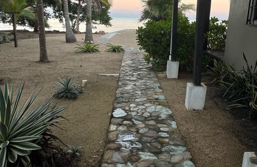 Sittee River House | Gold Standard Certified - cozy beachfront romantic gateway, nature retreat