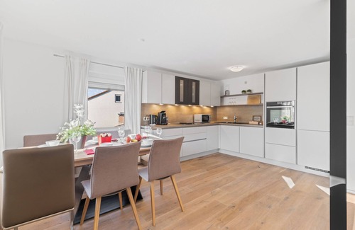 Guenzburg Apartment | GOLDCREAM XL up to 8 people, MODERN, NETFLIX