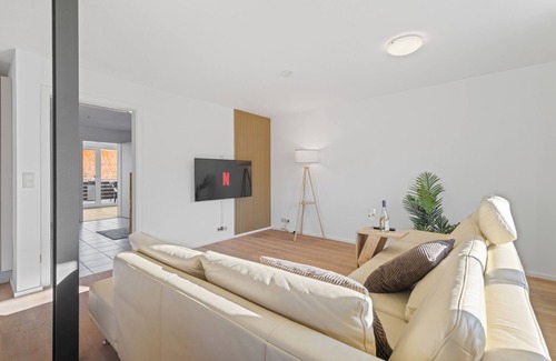 Guenzburg Apartment | GOLDCREAM XL up to 8 people, MODERN, NETFLIX