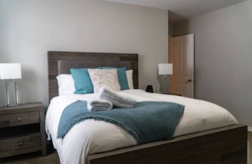 Golden House | Golden Accommodations - 4 Bed 2 bunkbeds , 2 bathrooms.