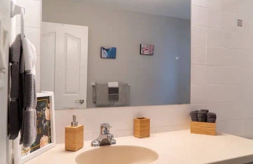 Golden House | Golden Accommodations - 4 Bed 2 bunkbeds , 2 bathrooms.