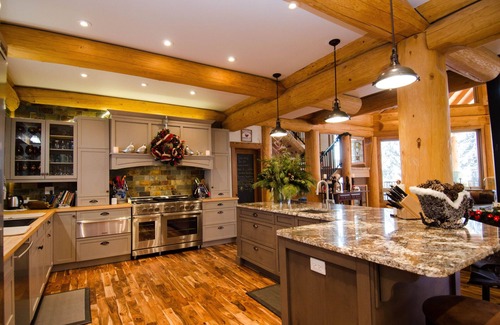 Golden Bed & Breakfast | Golden Acres Mountain Lodge Owl's Nest