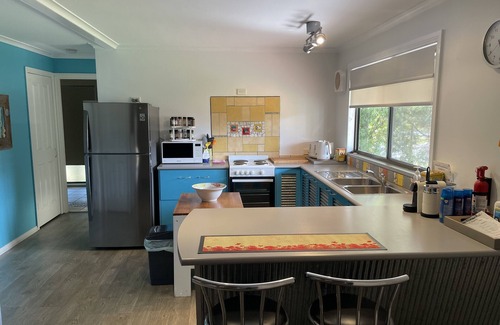 Golden Beach House | Golden Beachhouse - 5 mins from 90mile beach and shops