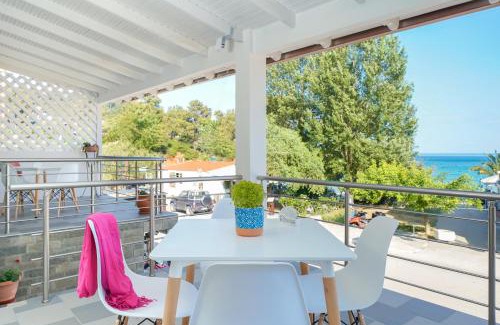 Chrisi Ammoudia Apartment | Golden Beachside terrace