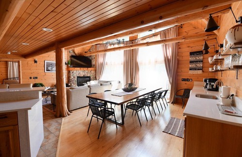 Baraboo House | Golden Bear Lodge Near Ho Chuck Casino