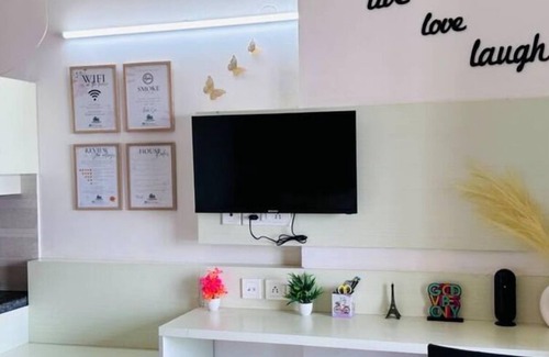Greater Noida Apartment | Golden Bliss By Buddies Home
