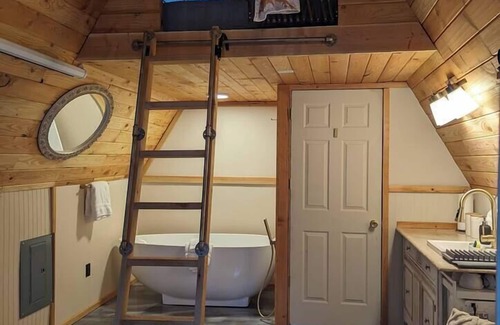 Brew Bay Ski Chalet | Golden rings cabin on 33 acres