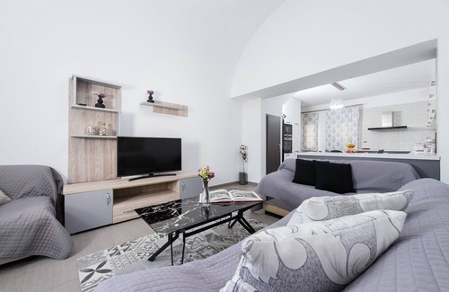 Imerovigli House | Golden Comfort Suites