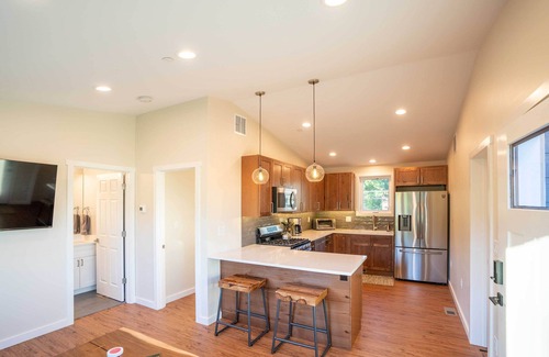 Golden Cottage | Golden Cottage Near Red Rocks & School of Mines!
