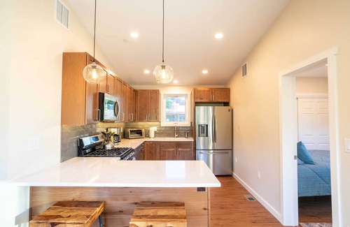 Golden Cottage | Golden Cottage Near Red Rocks & School of Mines!