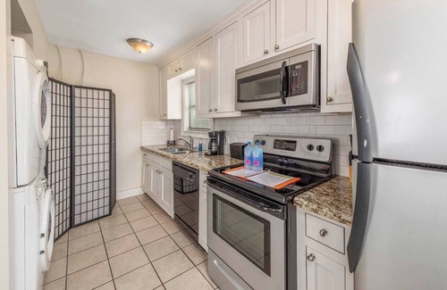 West Park Cottage | Golden Cottage ~ .5 mile to A&M