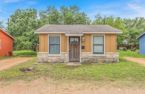 West Park Cottage | Golden Cottage ~ .5 mile to A&M
