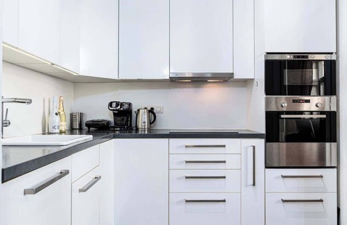 Prague 2 Apartment | Golden Dog Kingdom Su
