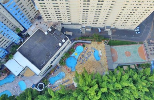 Centro Apartment | Golden Dolphin Grand Hotel - FLAT Quarto e Sala Com Roupa de Cama e Banho - Piscinas 24h