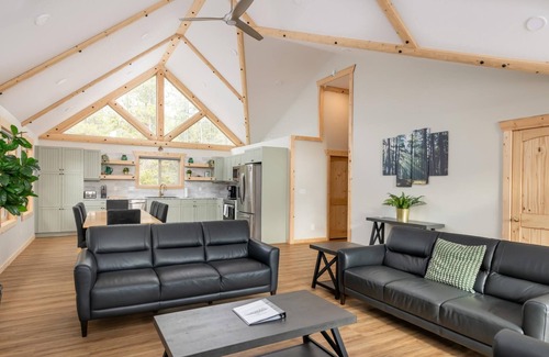 Valemount House | Golden Eagle Cabin Rental