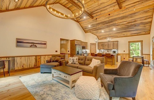 Unaka Cabin | Golden Hour - EV Car Charger | Pet Friendly | Fire pit | Newly Built Modern Mountain Home