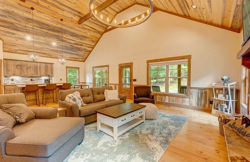 Unaka Cabin | Golden Hour - EV Car Charger | Pet Friendly | Fire pit | Newly Built Modern Mountain Home