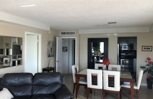 Hallandale Beach Apartment | golden isles suite 315