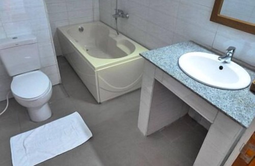 Yawnghwe Hotel | Golden Lotus Inle Hotel