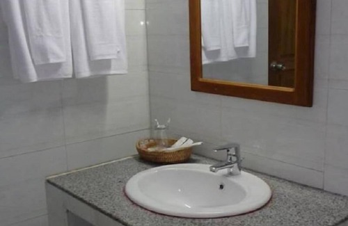 Yawnghwe Hotel | Golden Lotus Inle Hotel