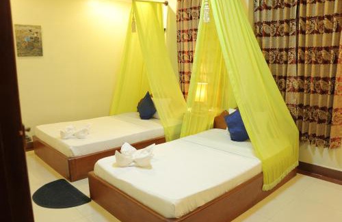 Daun Penh Hotel | Golden Noura Villa-Pub & Restaurant