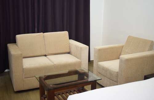 Viluppuram Hotel | Golden Parrk