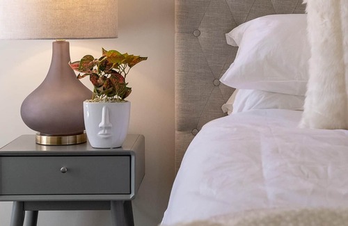 Golden Square House | Golden Place Business Stay Couples Getaway