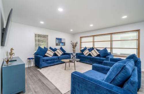 Hot Springs House | Golden Racehorse - Luxury Mid-Century Modern
