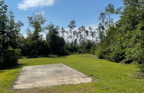 Clarksville House | Golden RV Retreat at Bear Creek