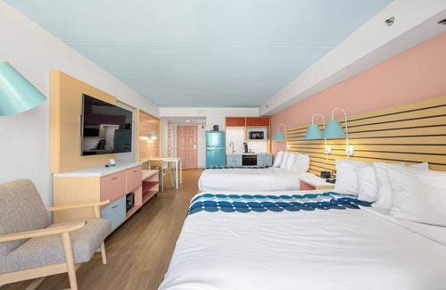Wilmington Beach Hotel | Golden Sands Carolina Beach Oceanfront, Tapestry by Hilton