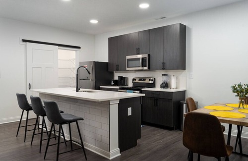 Whitestown Apartment | Golden Sun Spacious 1BR Pond View King Bed WFH Gym