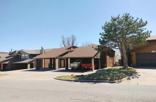 Lawton Apartment | Golden Sunflower's Apt B